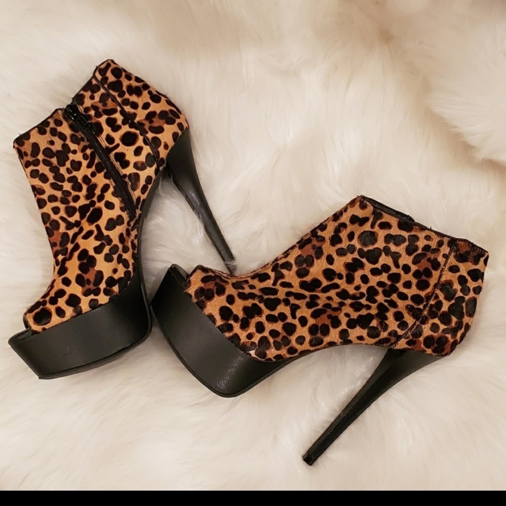 New Gianni Bini Open Toe Booties